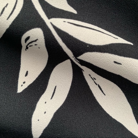 A New Day Black and White Floral Buttonup - Picture 7 of 11